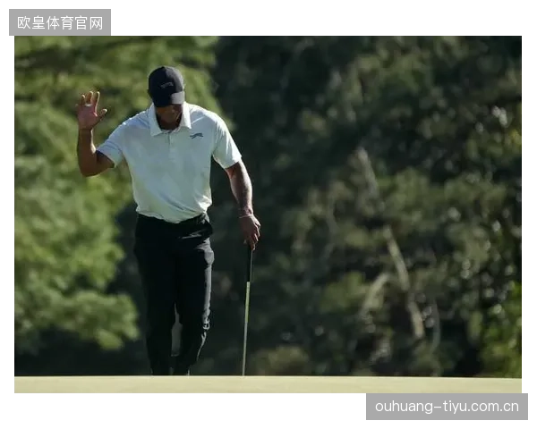 高尔夫报道：选手在顶级赛事中凭稳定发挥领跑积分榜，高尔夫比赛积分规则